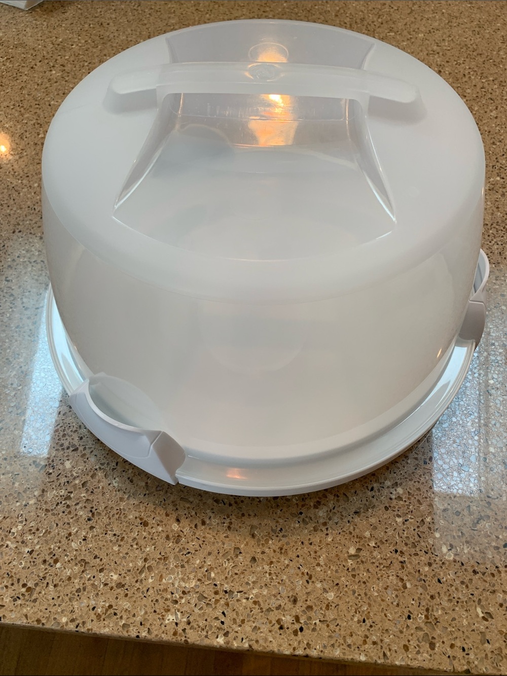 Wilton Round White Plastic Cake Carrier with Side Clips